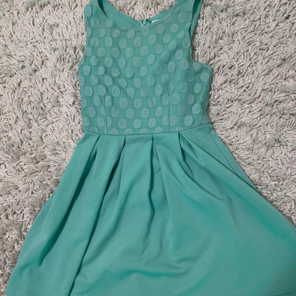 amazing little mint polka dot dress.